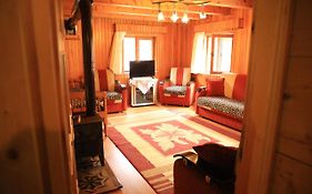Bahar Apart